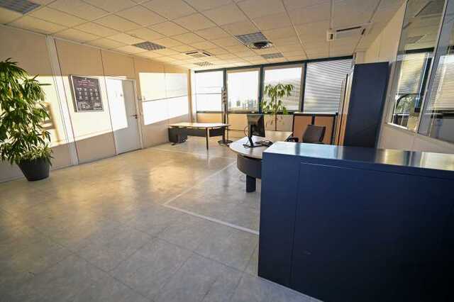 Location différentes surfaces de bureaux dans immeuble tertiaire sur Senlis